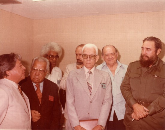 Fidel Castro junto a intelectuales Fidel Castro junto a intelectuales