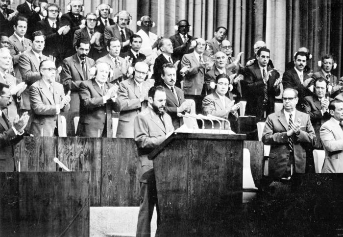 En el I Congreso del PCC se discutió ampliamente sobre desarrollo social, educación, cultura, deporte, salud, investigaciones científicas, seguridad social, política laboral y el sistema judicial. Foto: Archivo de Granma En el I Congreso del PCC se discutió ampliamente sobre desarrollo social, educación, cultura, deporte, salud, investigaciones científicas, seguridad social, política laboral y el sistema judicial. Foto: Archivo de Granma