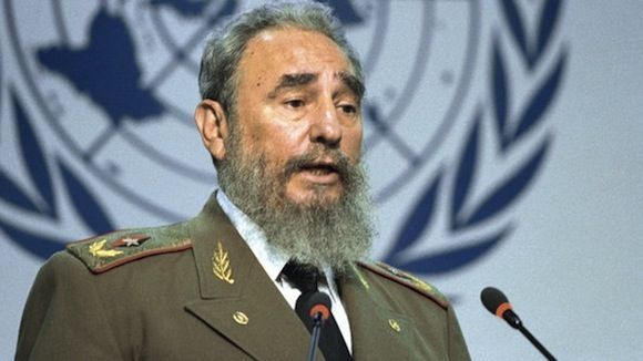 Fidel Castro pronuncia discurso en la Conferencia de Naciones Unidas sobre el Medio Ambiente y el Desarrollo, en Río de Janeiro, Brasil, 12 de junio de 1992. Fidel Castro pronuncia discurso en la Conferencia de Naciones Unidas sobre el Medio Ambiente y el Desarrollo, en Río de Janeiro, Brasil, 12 de junio de 1992.