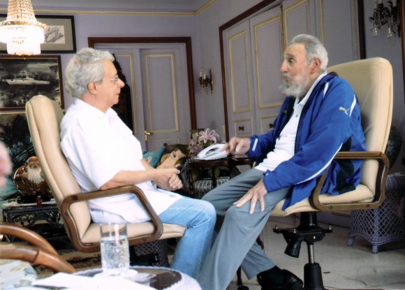 Fidel Castro y Frei Betto sostienen conversación en La Habana Fidel Castro y Frei Betto en La Habana