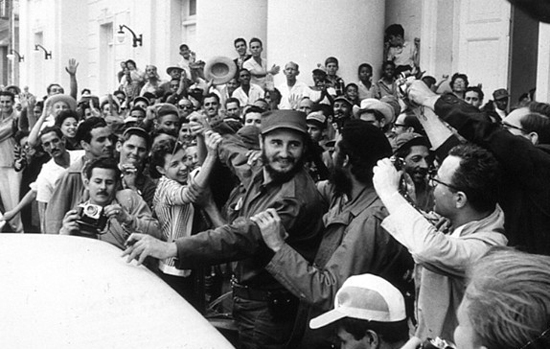El pueblo recibió con vítores a Fidel y a los barbudos que bajaron victoriosos de la Sierra.
