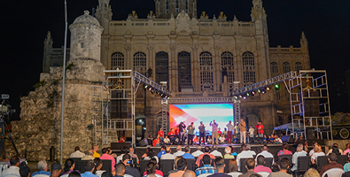 El arte se encargó del homenaje a aquellos jóvenes que, 60 años atrás, tomaron la vida por asalto gracias a un ideal: Cuba. Foto: Abel Rojas Barallobre