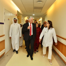 Este domingo en la tarde (hora local), el primer secretario del Comité Central del Partido Comunista y presidente de la República de Cuba, Miguel Díaz-Canel Bermúdez, visitó el “Hospital de los cubanos” -enclavado en Dukhan. Foto: Estudios Revolución.
