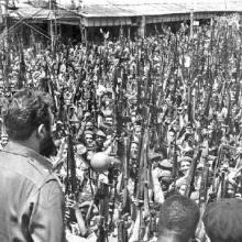 Fidel Castro proclama el carácter socialista de la Revolución en el entierro a las víctimas del bombardeo a los aeropuertos del 15 de abril.