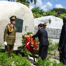 En honor a Fidel una ofrenda floral depositó ante su roca monumento Foto: Eduardo Palomares