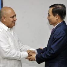 Roberto Morales Ojeda miembro del Buro Politico y secretario de Organizacion del CCPCC recibe delegacion presidida por  Le Hoai Trung miembro del Comite Central del Partido Comunista de Vietnam.