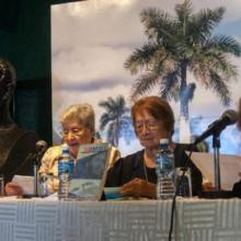 Isabel Allende Karam (I), Rectora del Instituto Superior de Relaciones Internacionales (ISRI); Martha Eugenia López Villeda (C), autora del lilbro; y Sonia Amelio (D), bailarina, músico, coreógrafa y actriz mexicana, en la presentación del texto Creo en Fidel, en el Memorial José Martí, en La Habana, Cuba, el 14 de octubre de 2016. Foto: Diana Inés Rodríguez. Isabel Allende Karam (I), Rectora del Instituto Superior de Relaciones Internacionales (ISRI); Martha Eugenia López Villeda (C), autora del lilbro; y Sonia Amelio (D), bailarina, músico, coreógrafa y actriz mexicana, en la presentación del texto Creo en Fidel, en el Memorial José Martí, en La Habana, Cuba, el 14 de octubre de 2016. Foto: Diana Inés Rodríguez.