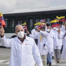 Integrantes de la brigada médica Henry Reeve que enfrentaron la COVID-19 en Venezuela, en el Aeropuerto Internacional José Martí, el 15 de enero de 2021. Foto: Ariel Ley Royero/ACN.