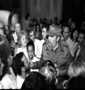 Modestos y laboriosos, así calificó el Comandante a los periodistas de la AIN, con quienes intercambió en el XV aniversario de este medio de prensa. | Foto: René Calvo Castromán Modestos y laboriosos, así calificó el Comandante a los periodistas de la AIN, con quienes intercambió en el XV aniversario de este medio de prensa. | Foto: René Calvo Castromán