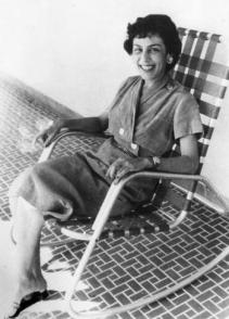 Celia en Manzanillo, a finales de 1956 Celia en Manzanillo, a finales de 1956