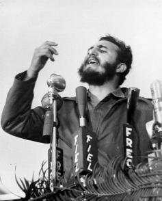 Fidel Castro Ruz en el sepelio de las victimas del Vapor La Coubre Fidel Castro Ruz en el sepelio de las victimas del Vapor La Coubre