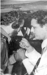 Fidel entrevistado para la radio por Eddy Martin a más de 19 000 pies de altura. Foto: Archivo de Granma