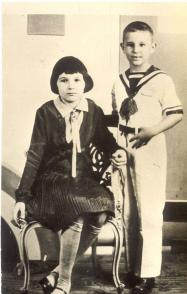 Fidel Castro y su hermana Ángela 1933