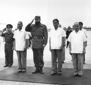 Fidel Castro arriba en visita oficial a la República Democrática de Viet Nam. Aeropuerto Gia Lam, Hanoi, Vietnam, 12 de septiembre de 1973. Foto: Sitio Fidel Soldado de las Ideas