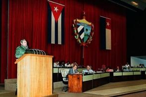 Fidel pronuncia palabras en la Clausura del X Período Ordinario de Sesiones de la III Legislatura de la Asamblea Nacional del Poder Popular, el 27 de diciembre de 1991.