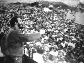Fidel habla al pueblo de Baracoa, el 17 de junio de 1959. Foto: Archivo Revolución.