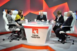 Fidel, su impronta, el tributo que le ha hecho el pueblo cubano y que ha merecido desde otras partes del mundo, la huella imborrable que ha dejado en nuestro pueblo, fue el tema principal de la Mesa Redonda Fidel, su impronta, el tributo que le ha hecho el pueblo cubano y que ha merecido desde otras partes del mundo, la huella imborrable que ha dejado en nuestro pueblo, fue el tema principal de la Mesa Redonda