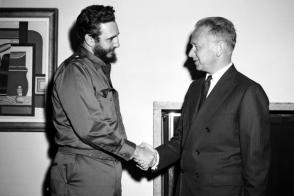 Fidel Castro se reúne con el Secretario General de la ONU Dag Hammarskjold, 22 de abril de 1959. Foto: Revolución / Sitio Fidel Soldado de las Ideas.