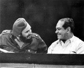 Blas Roca junto a Fidel