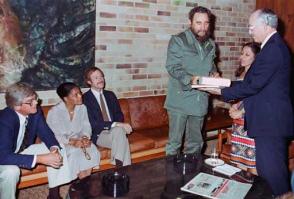The interferon project began in 1981, after Fidel met U.S. doctor Randolph Lee Clark. Photo: Granma Archives