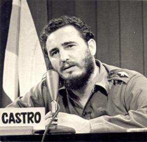 Fidel comparece en la televisión cubana para informar al pueblo. Fidel comparece en la televisión cubana para informar al pueblo.