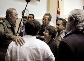Fidel junto a artistas e intelectuales. Foto: Ahmed Velázquez Fidel junto a artistas e intelectuales. Foto: Ahmed Velázquez