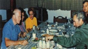 Thor Heyerdahl junto a Fidel Castro. Foto: Archivo.