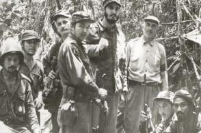 Fidel, Raúl y otros miembros del Ejército Rebelde