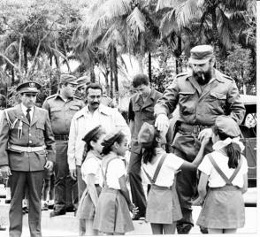 Fidel fue un educador incansable y sistemático, en relación directa con el pueblo y cercano siempre a las nuevas generaciones. Foto: Archivo de Granma. Fidel fue un educador incansable y sistemático, en relación directa con el pueblo y cercano siempre a las nuevas generaciones. Foto: Archivo de Granma.