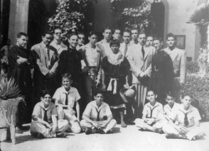 Fidel Castro Ruz junto a estudiantes y profesores del Colegio de Belén