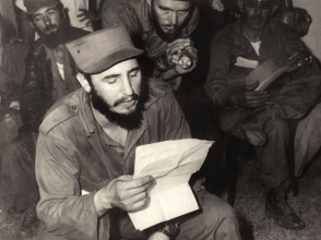 Fidel junto a los comandantes Delio Gómez Ochoa y Belarmino Castilla.