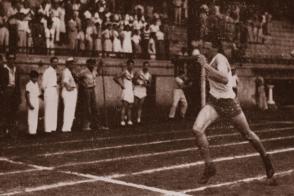 Fidel Castro Campeón intercolegial de 800 metros, 1945