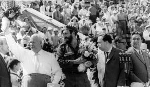 Fidel Castro, Nikita Jrushchov y Leonid Brézhneven el estadio Leningrado